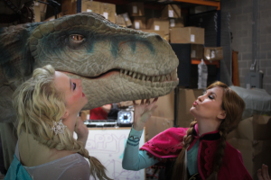 Elsa Anna kissing dinosaur